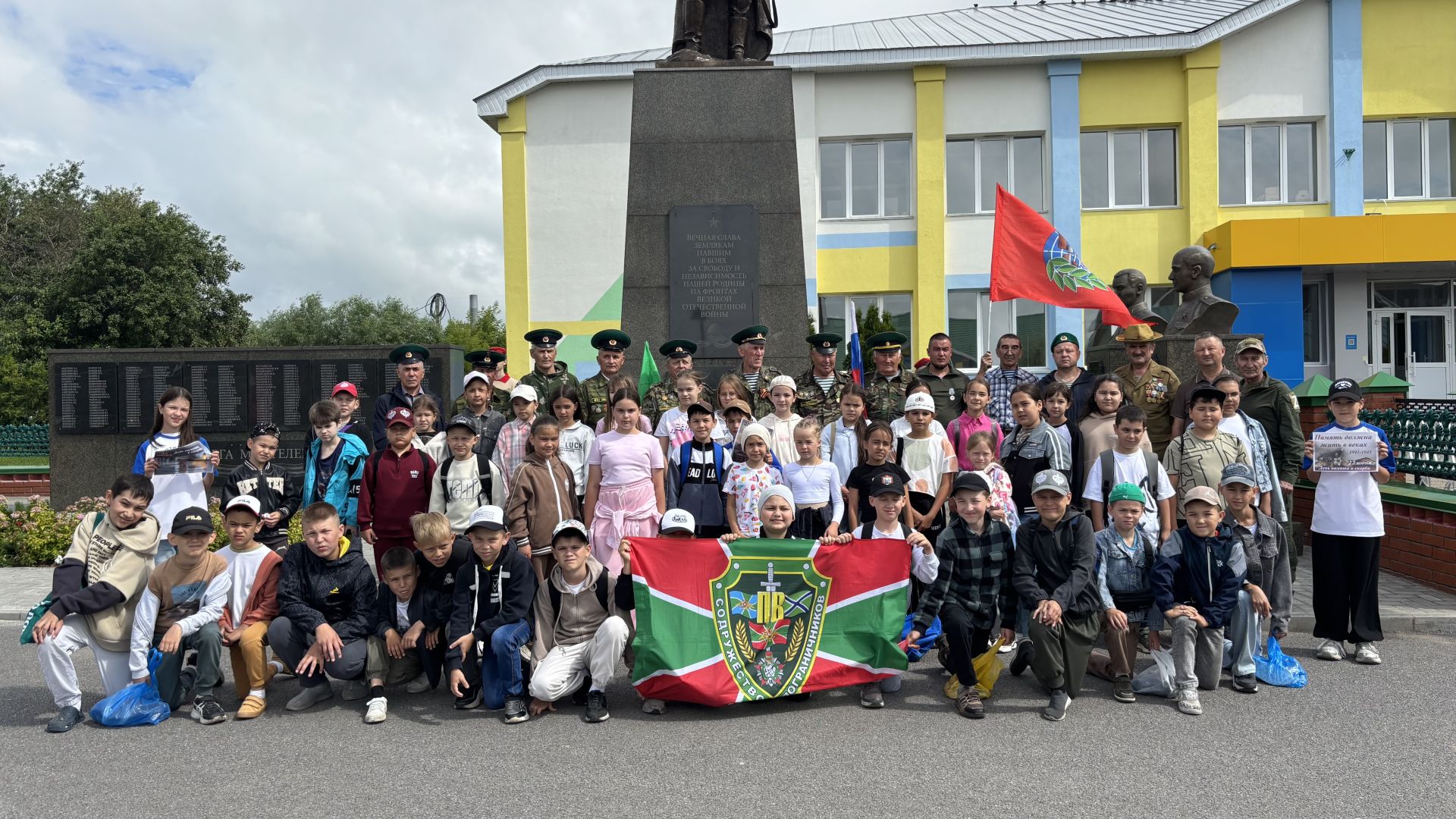 Кайгы һәм Хәтер көне  Һәлак булганнар истәлегенә лаеклы булыйк (фоторепортаж)