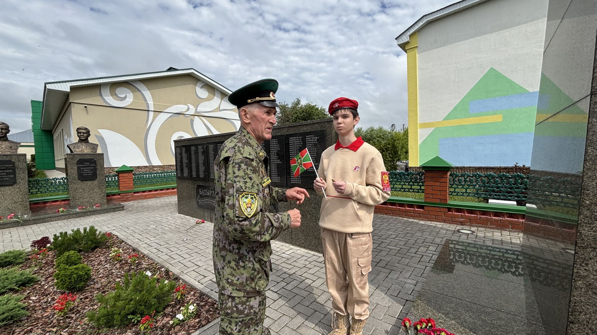 Кайгы һәм Хәтер көне  Һәлак булганнар истәлегенә лаеклы булыйк (фоторепортаж)