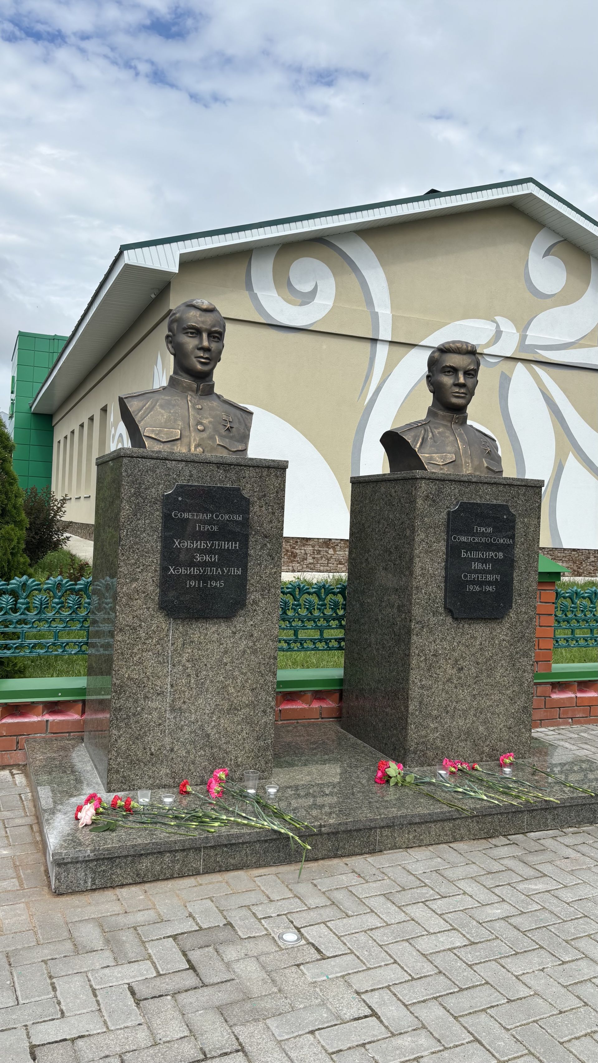 Кайгы һәм Хәтер көне  Һәлак булганнар истәлегенә лаеклы булыйк (фоторепортаж)