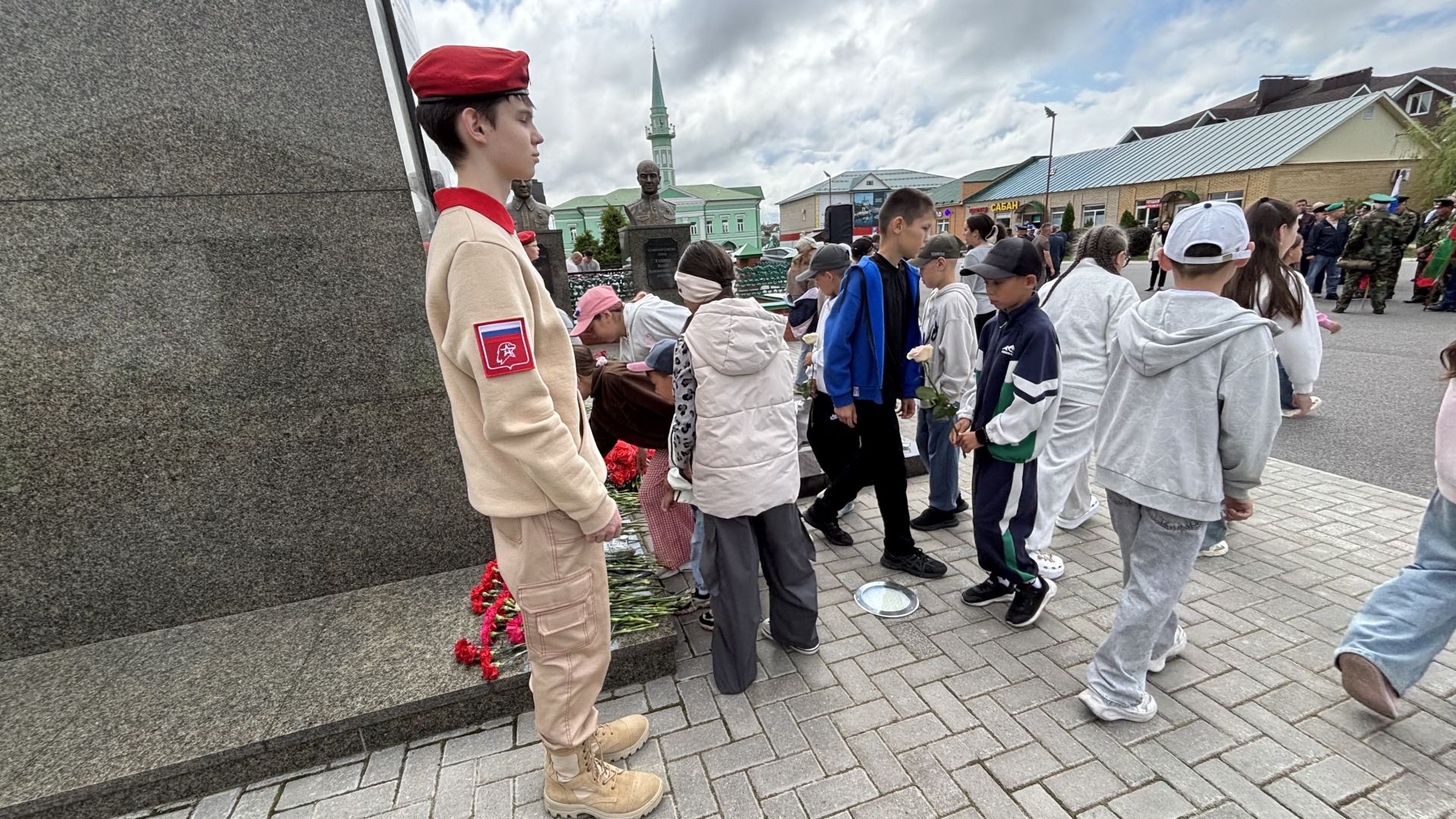 Кайгы һәм Хәтер көне  Һәлак булганнар истәлегенә лаеклы булыйк (фоторепортаж)