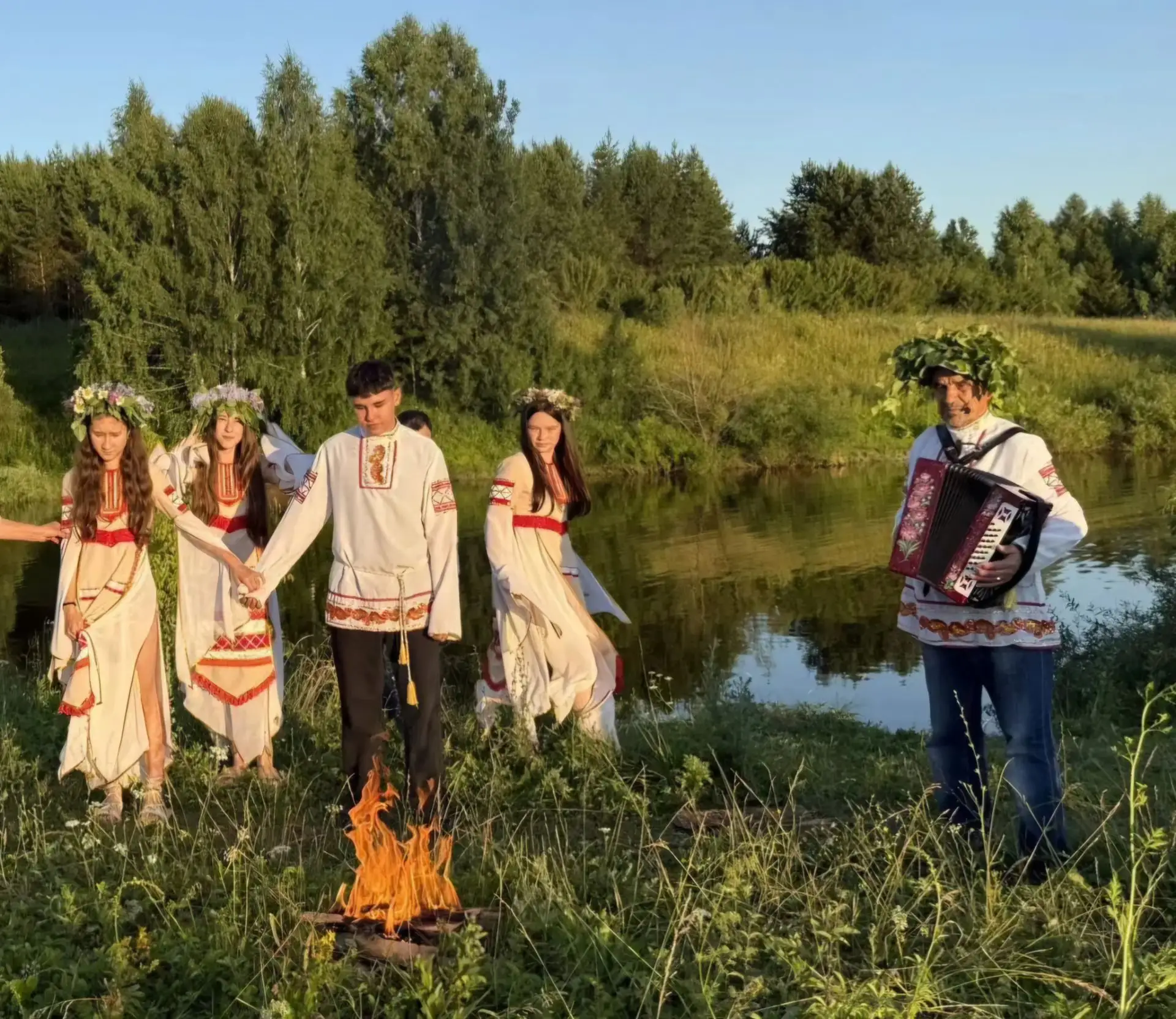 Кояш та яктырак уйнады, безгә Иван Купала килде