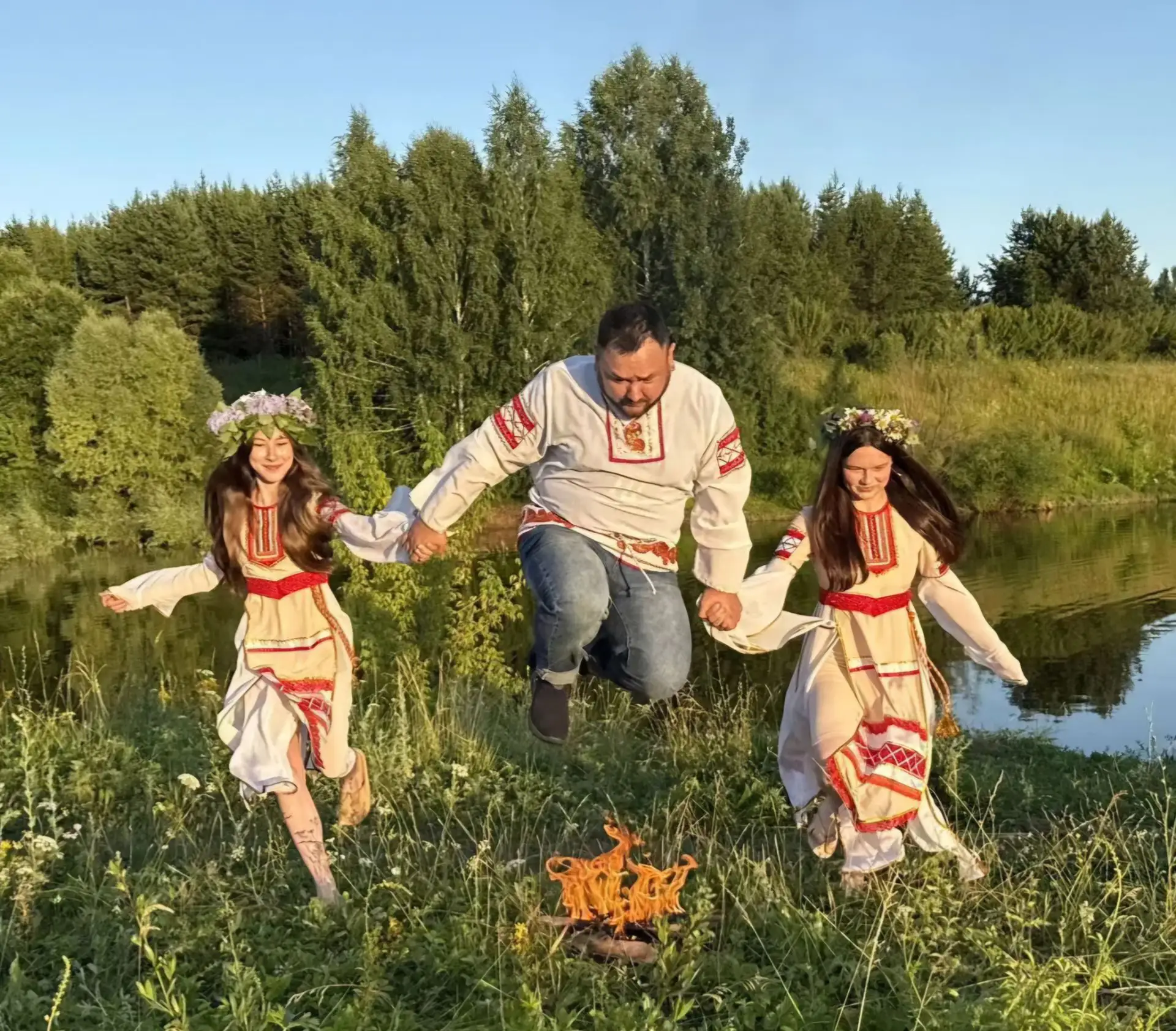 Кояш та яктырак уйнады, безгә Иван Купала килде