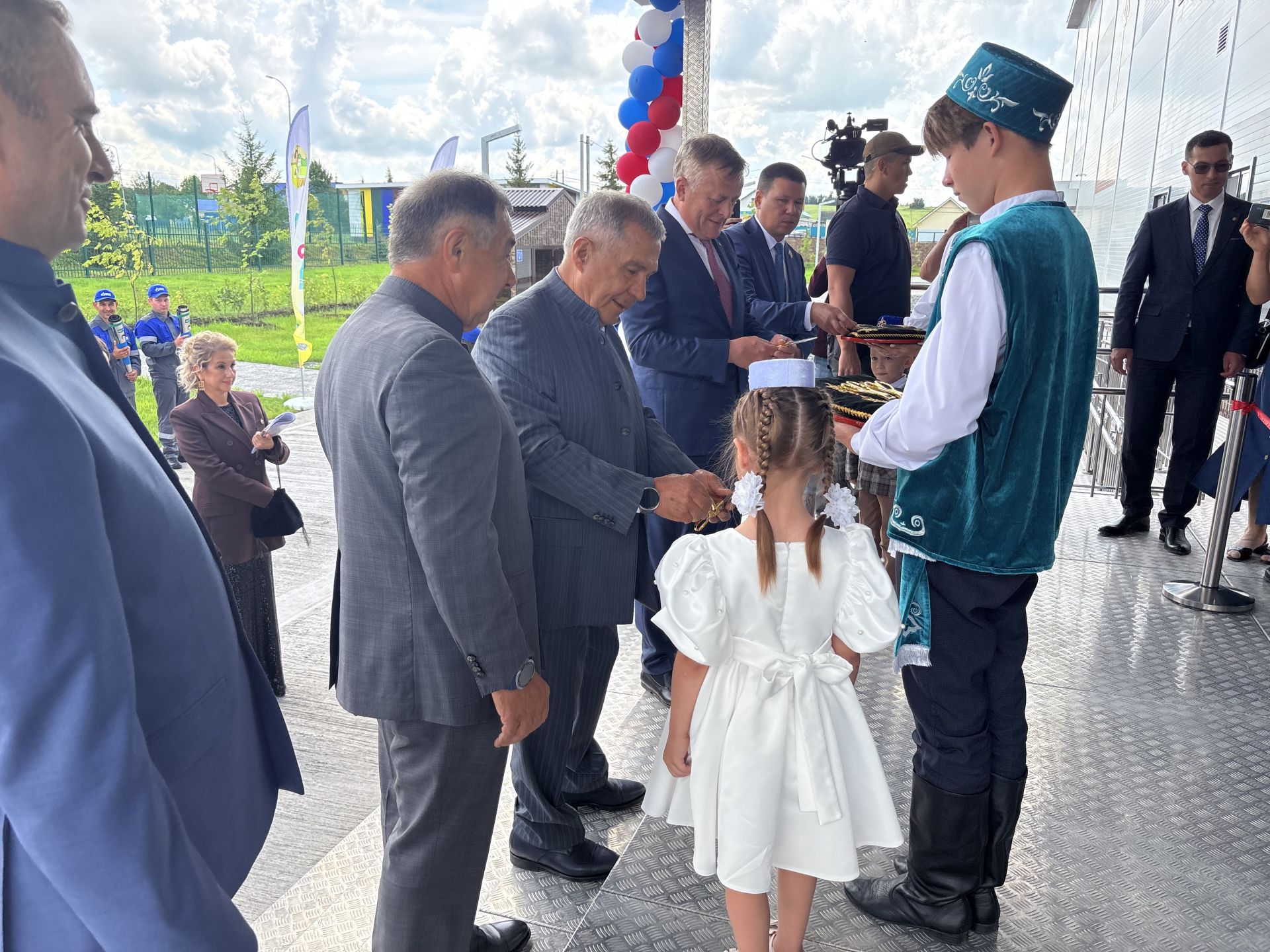 Бүген Олы Нырты авылында Республика рәисе Рөстәм Миңнеханов катнашында  күпфункцияле мәдәният йорты ачылды
