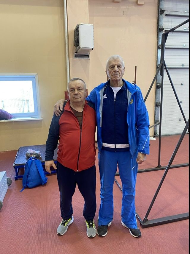 Тренер, киңәшче, яхшы дус