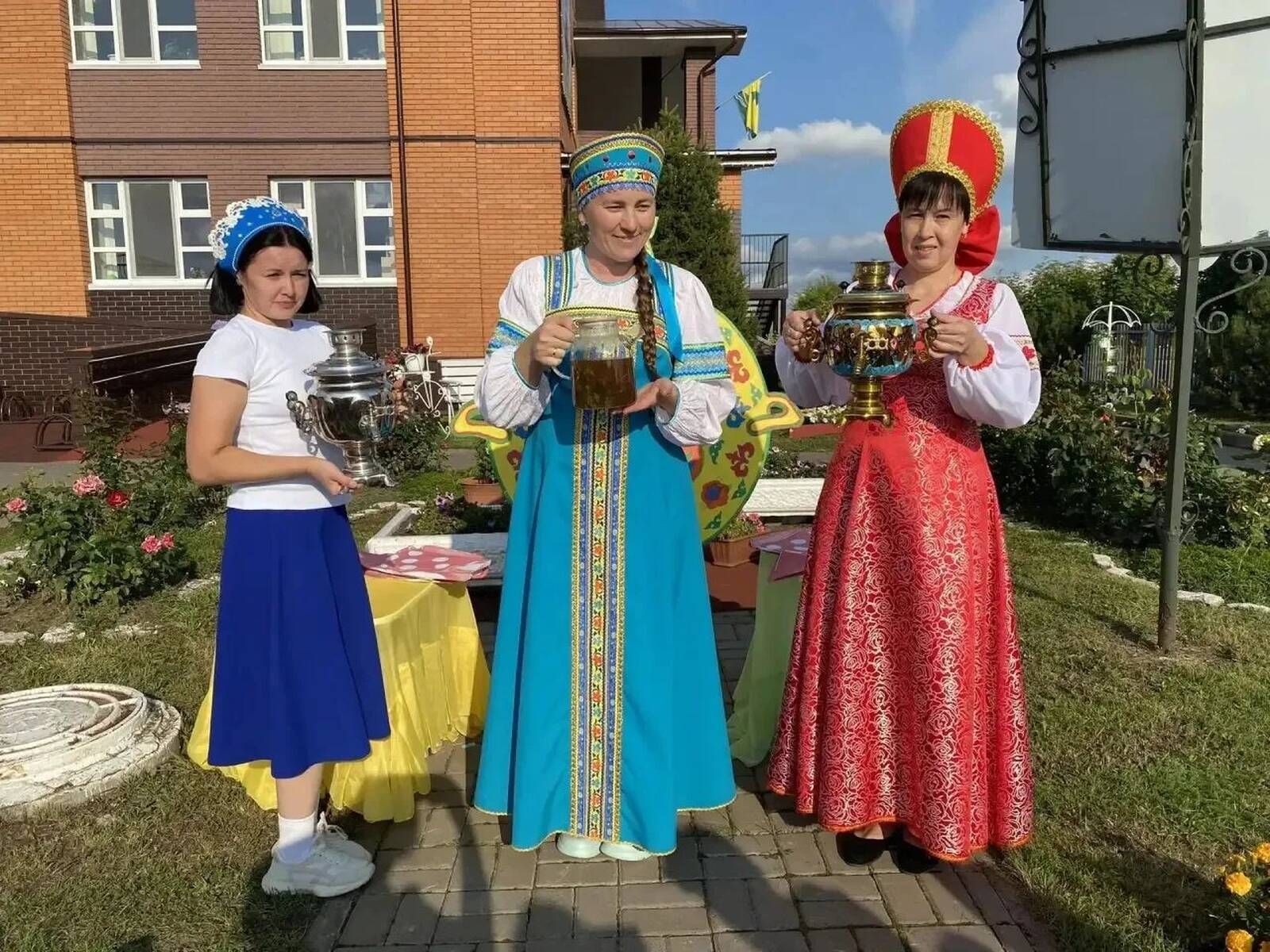 «Самовар янында кунакчыллык»: «Шоколад» бакчасында балалар өчен милли бәйрәм узды