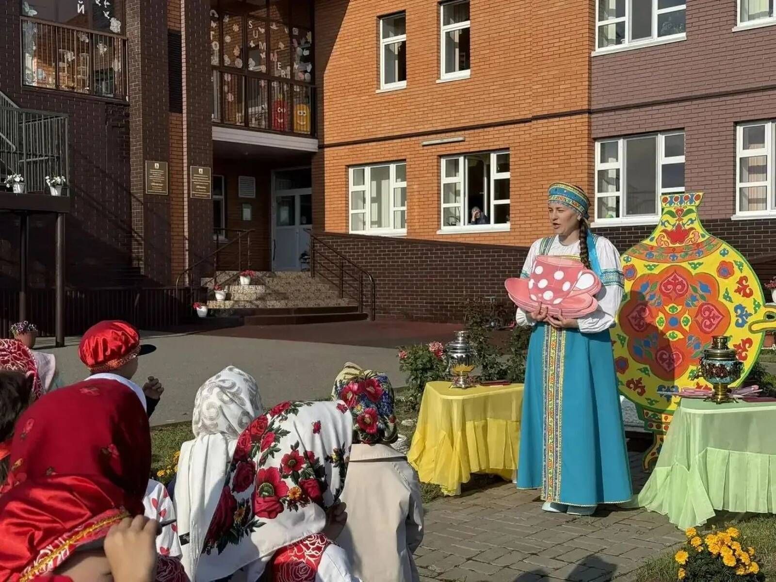 «Самовар янында кунакчыллык»: «Шоколад» бакчасында балалар өчен милли бәйрәм узды