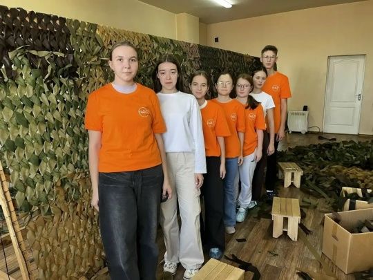 Саба волонтерлары  маскировка челтәрләре үреп, ярдәм күрсәтте
