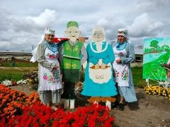 Шекшенең «Зиләйлүк» коллективы кыр батырлары алдында чыгыш ясады