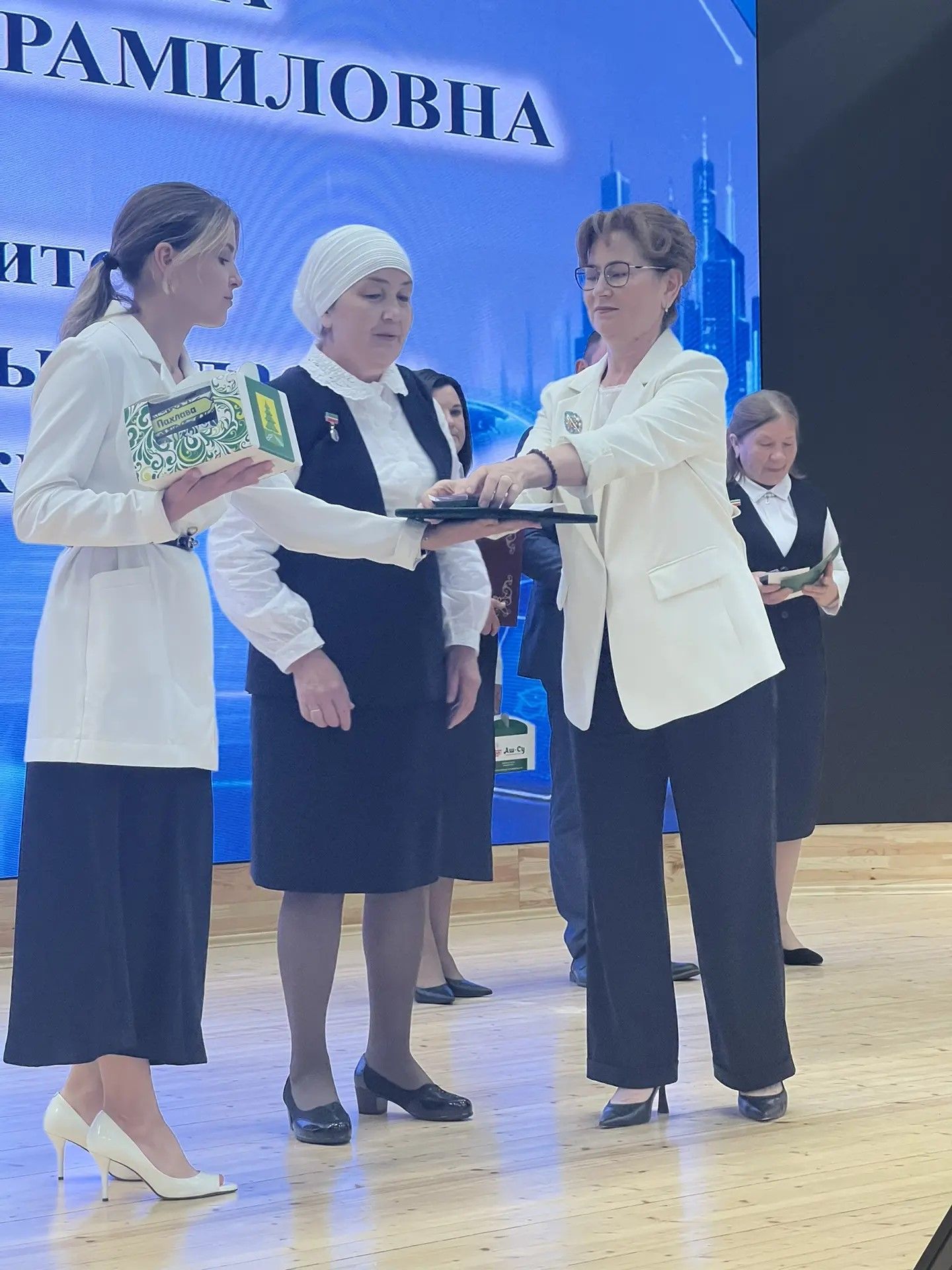 Август киңәшмәсенең пленар өлешеннән фоторепортаж