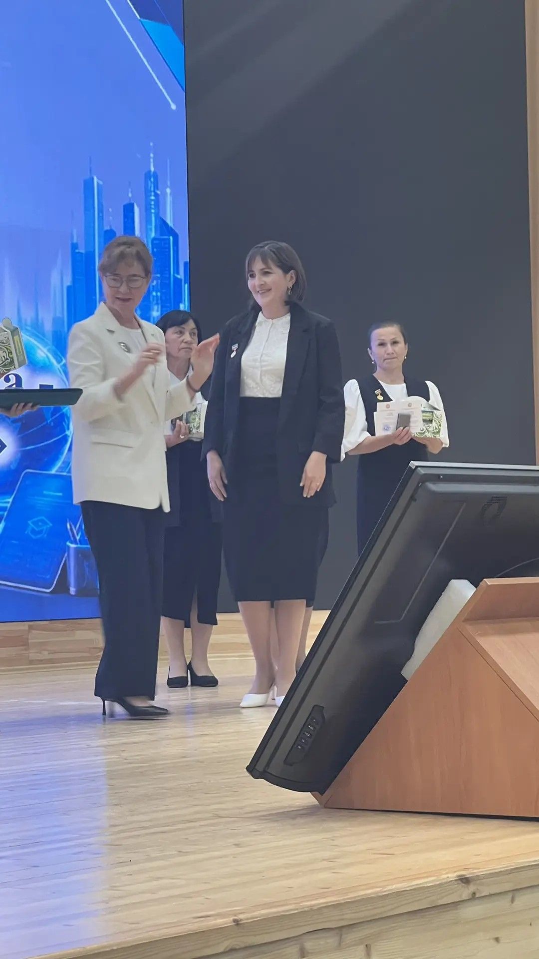 Август киңәшмәсенең пленар өлешеннән фоторепортаж