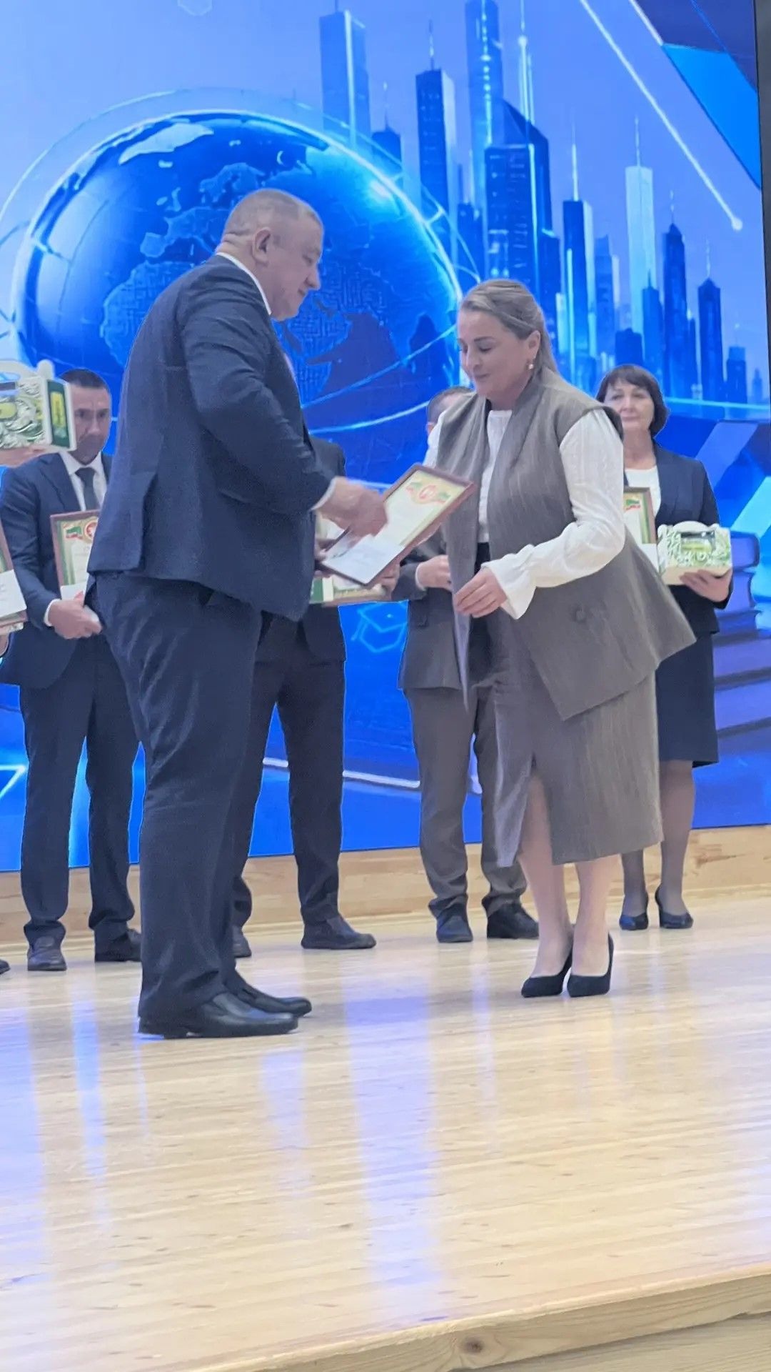 Август киңәшмәсенең пленар өлешеннән фоторепортаж