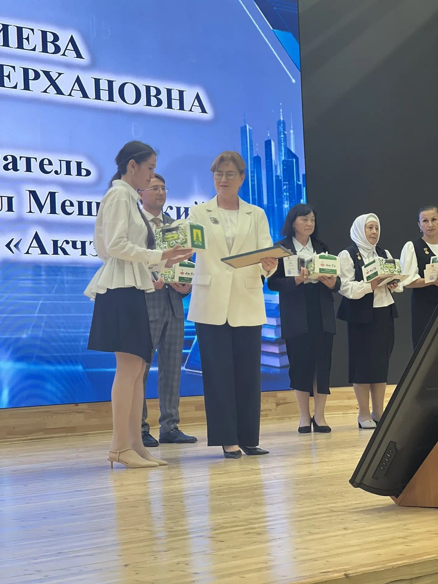 Август киңәшмәсенең пленар өлешеннән фоторепортаж