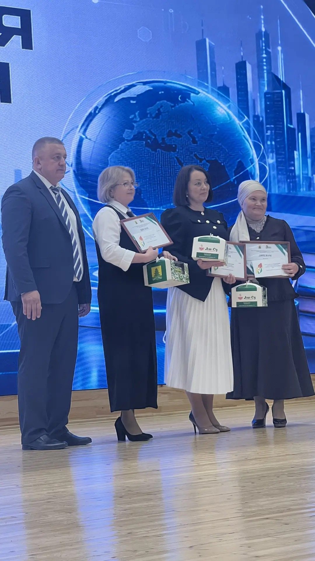 Август киңәшмәсенең пленар өлешеннән фоторепортаж