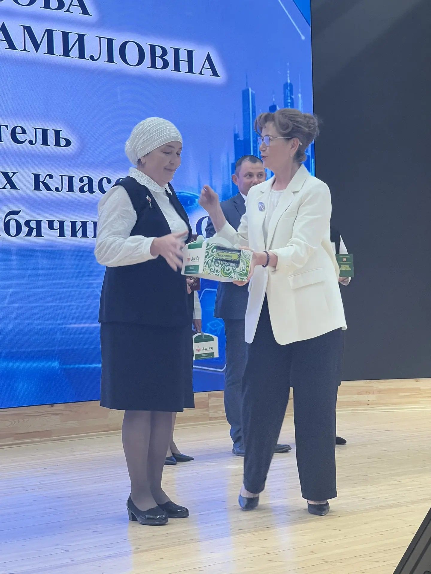 Август киңәшмәсенең пленар өлешеннән фоторепортаж