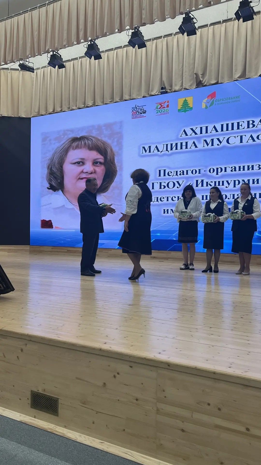 Август киңәшмәсенең пленар өлешеннән фоторепортаж