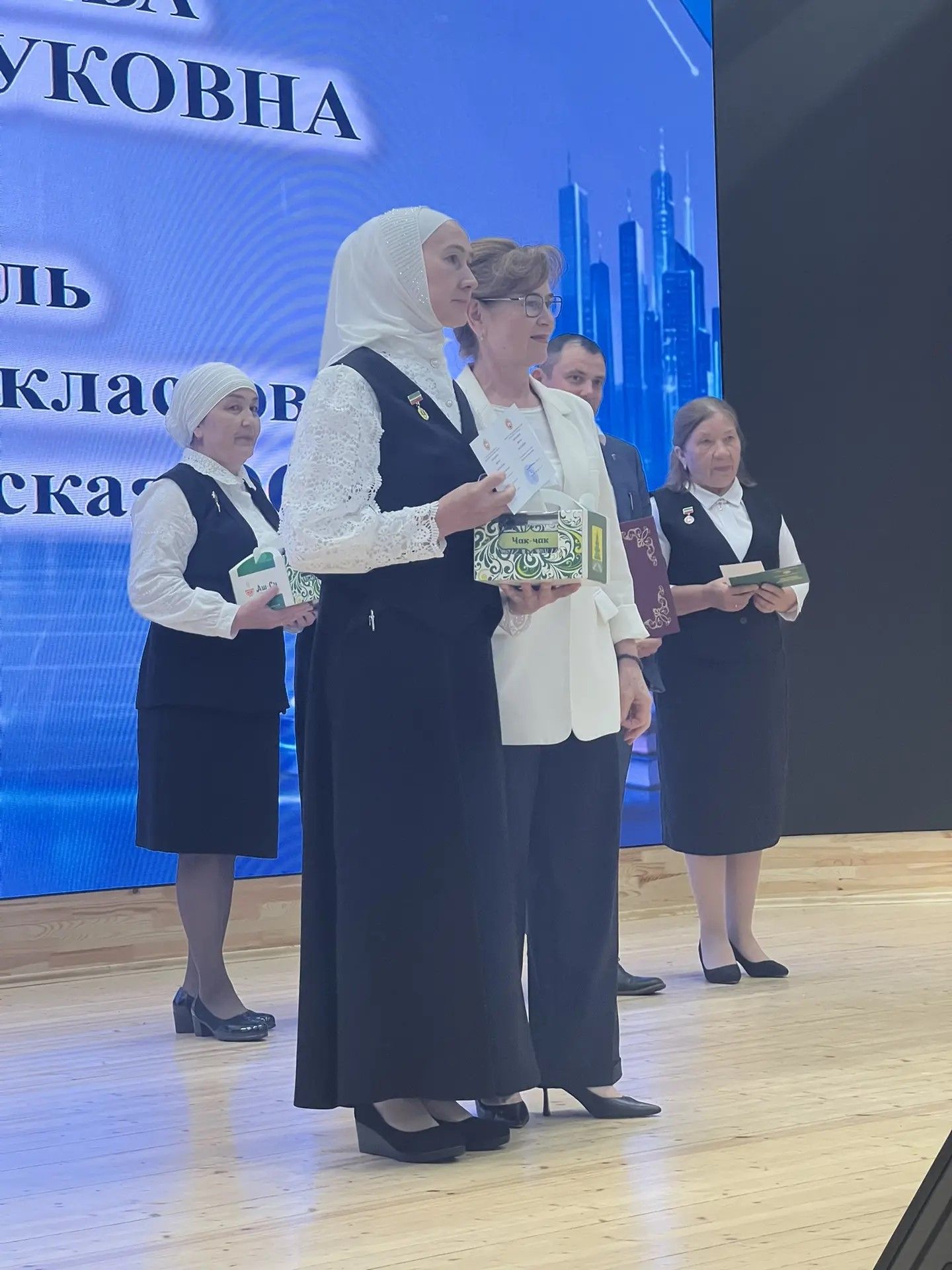 Август киңәшмәсенең пленар өлешеннән фоторепортаж
