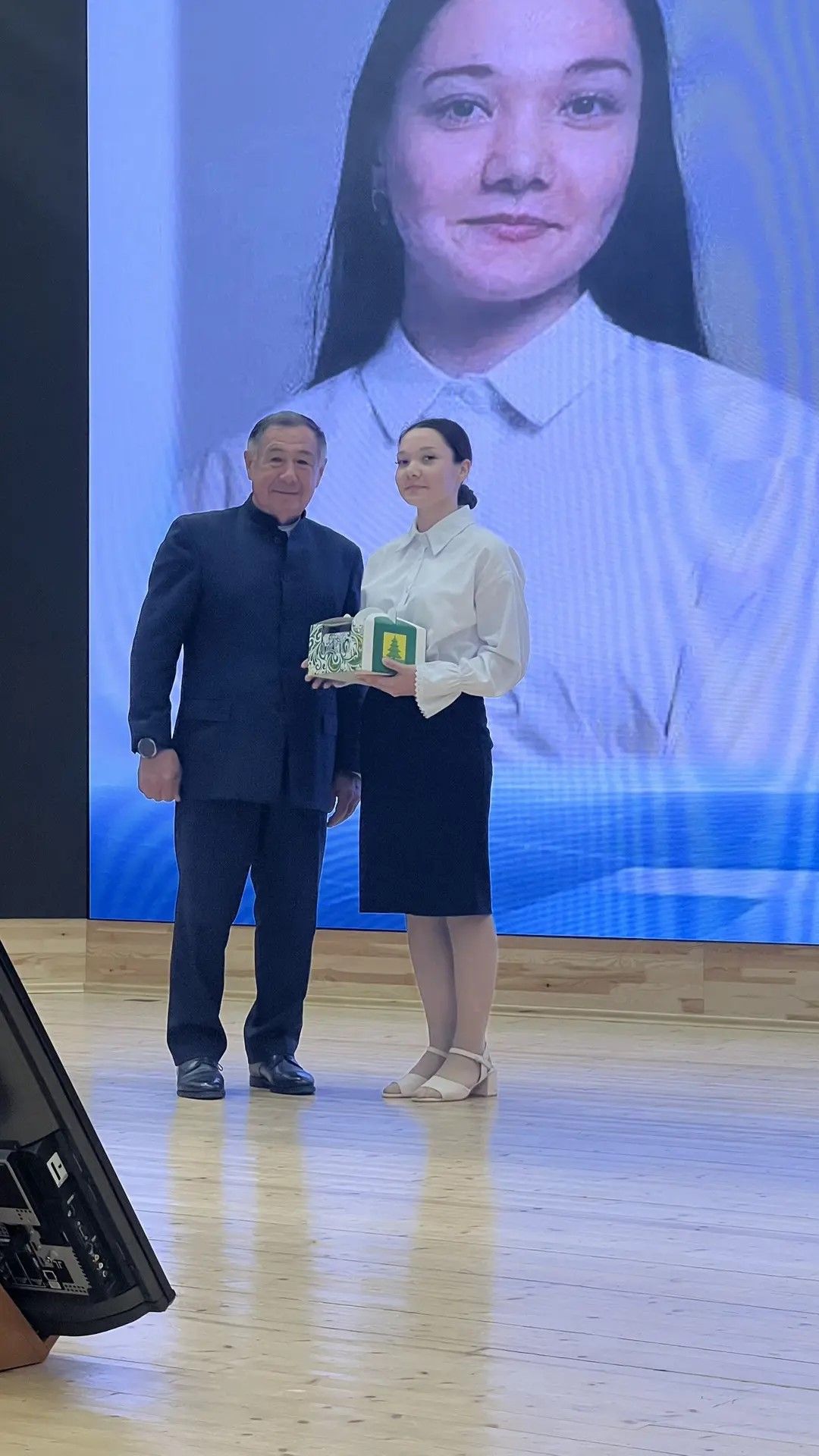 Август киңәшмәсенең пленар өлешеннән фоторепортаж