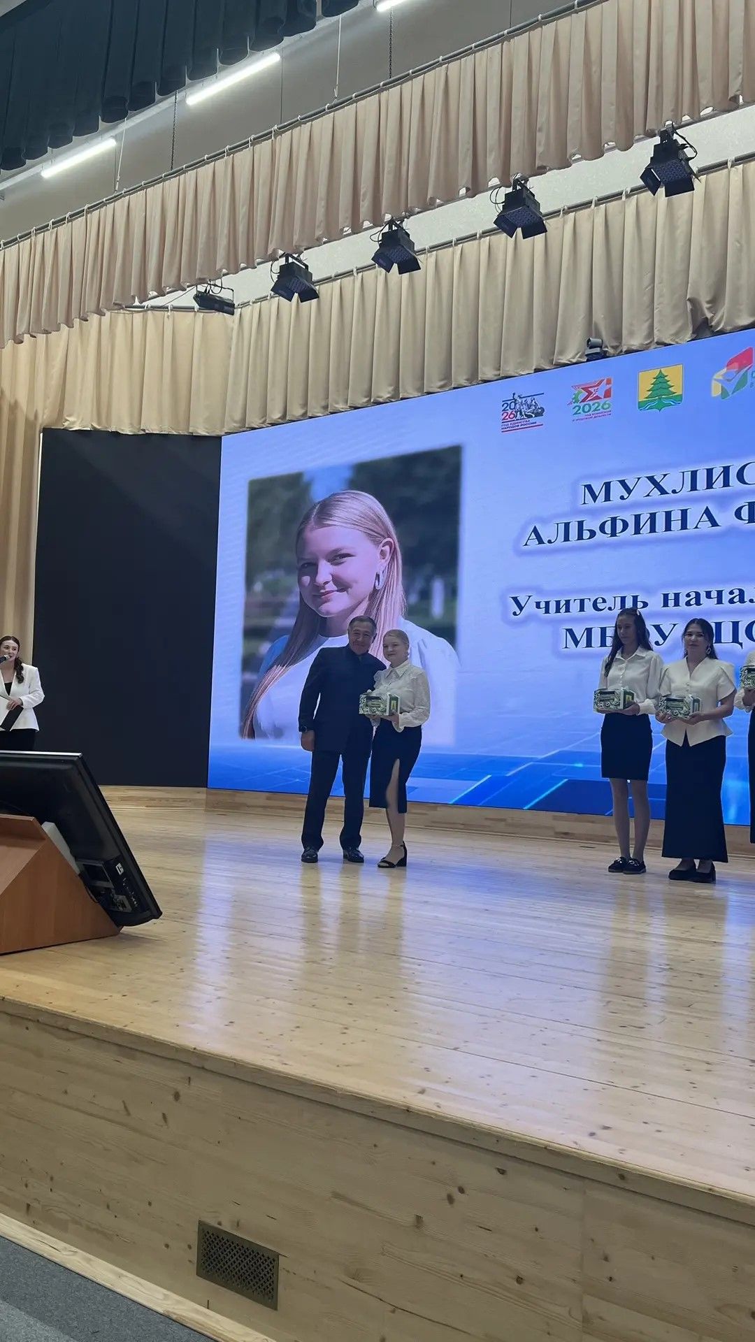 Август киңәшмәсенең пленар өлешеннән фоторепортаж