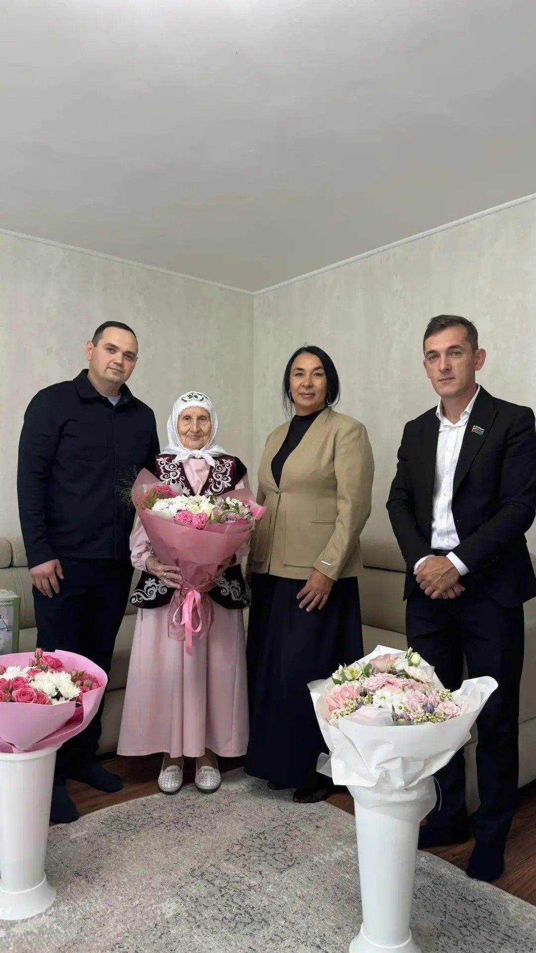 90 яшьлек матур гомер бәйрәме: Явлаштауда Сәүдә Әхмәтҗанованы котладылар