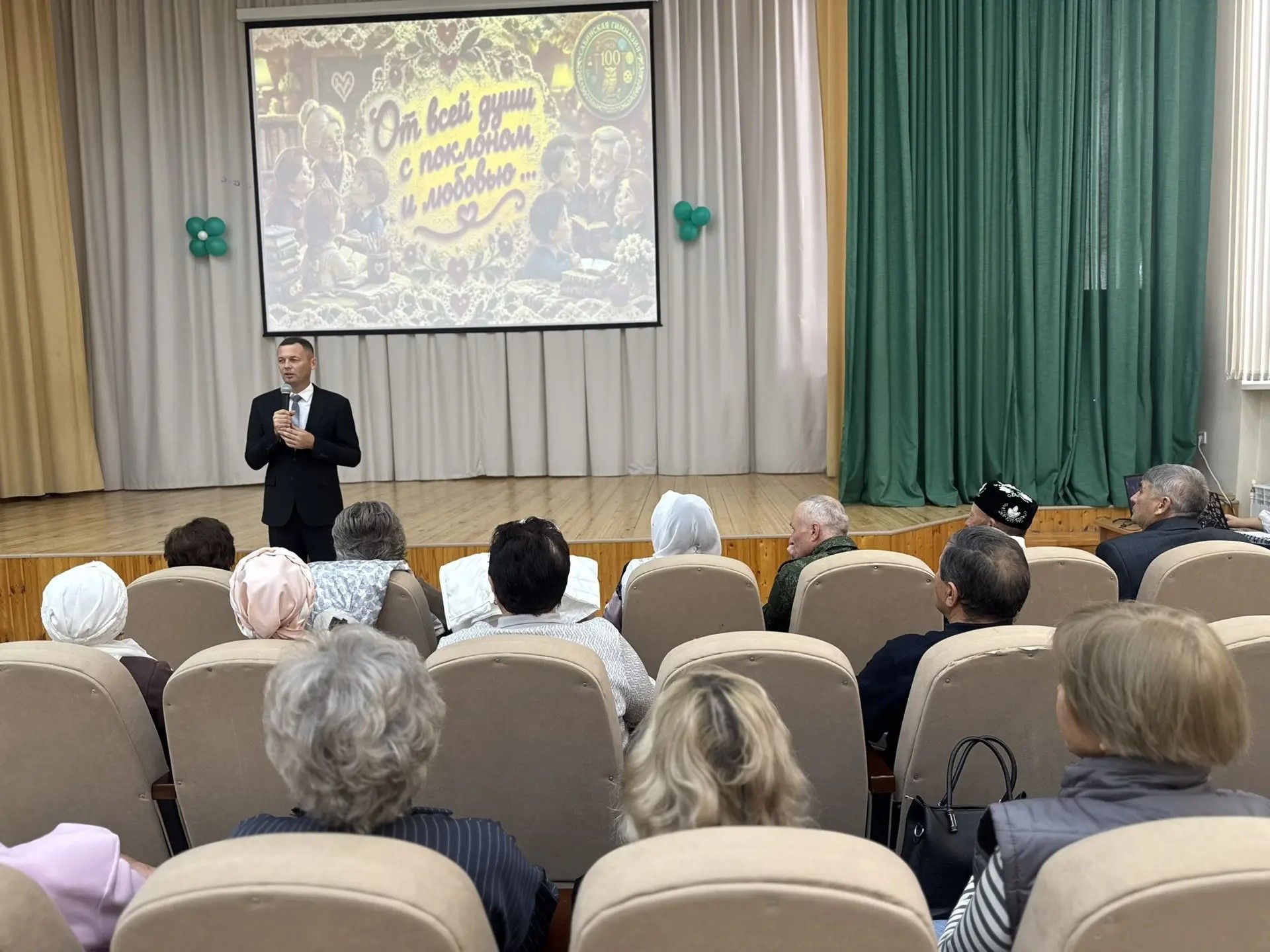 «Сез — безнең горурлык һәм алтын фондыбыз»: Саба гимназиясе ветеран укытучыларны зурлады