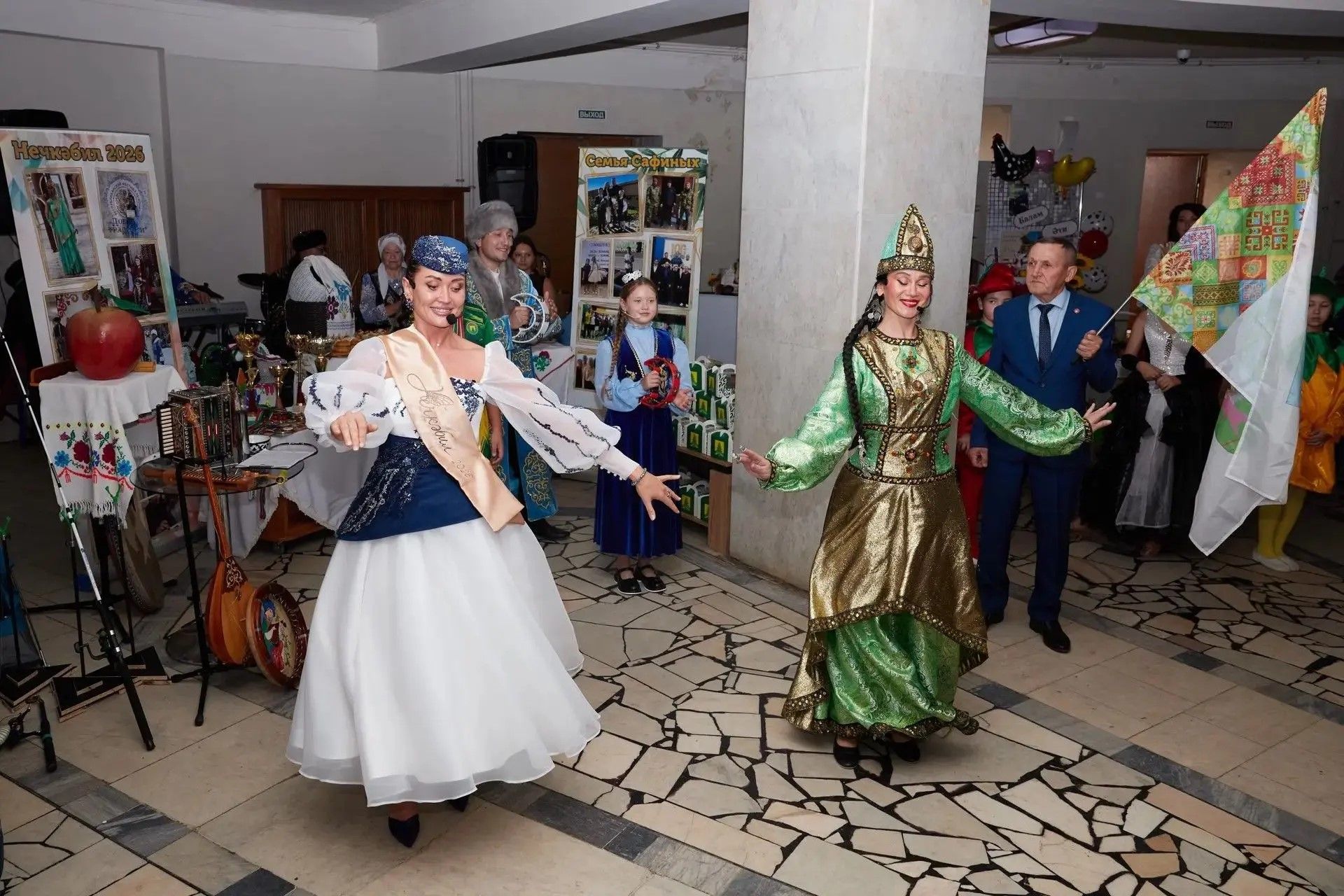 Саба данын яклап: Сафиннар гаиләсе «Нечкәбил» фестивалендә катнашты