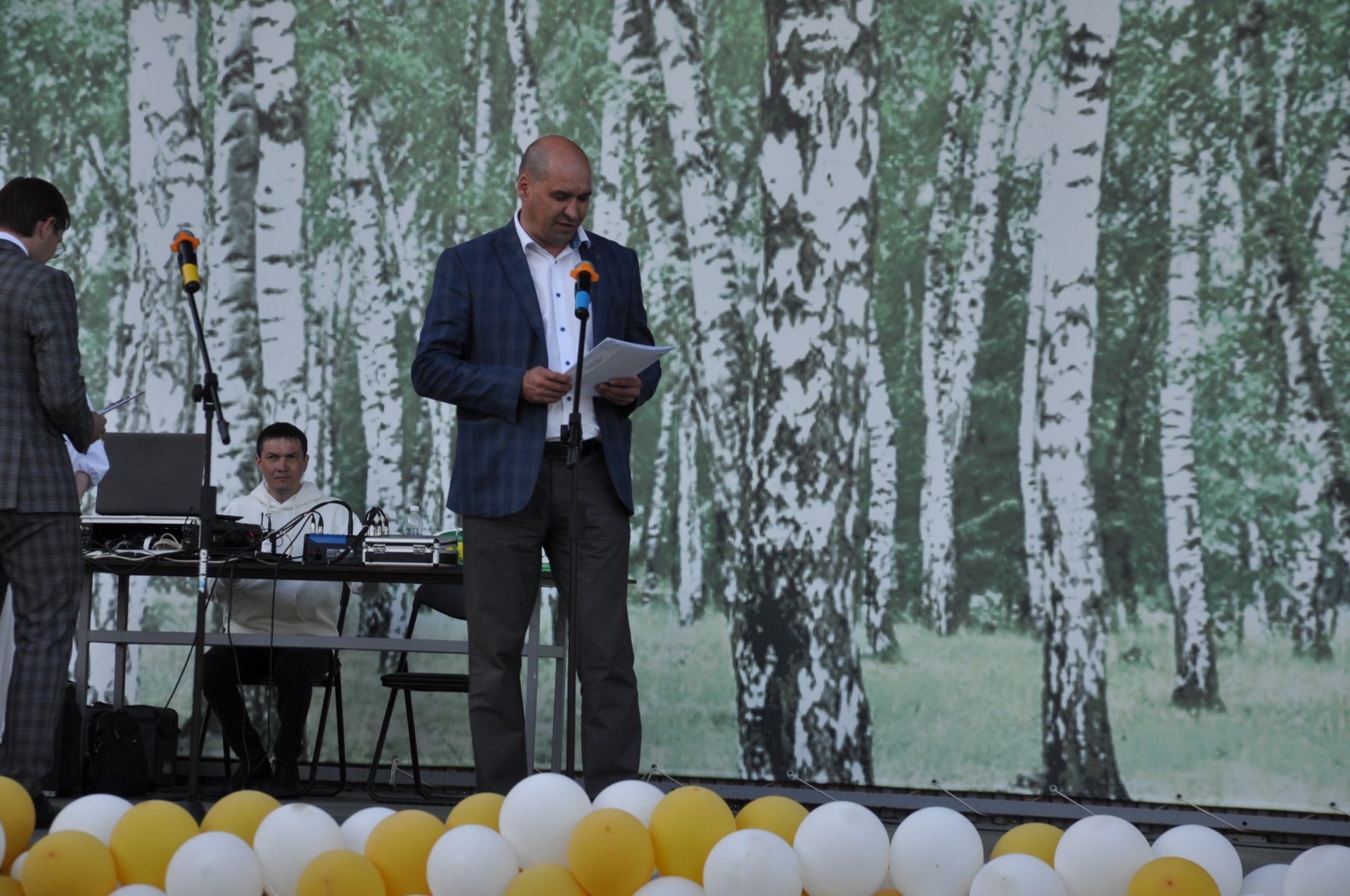 Фән олимпиадаларында җиңү яулаган укучыларны тәбрикләү