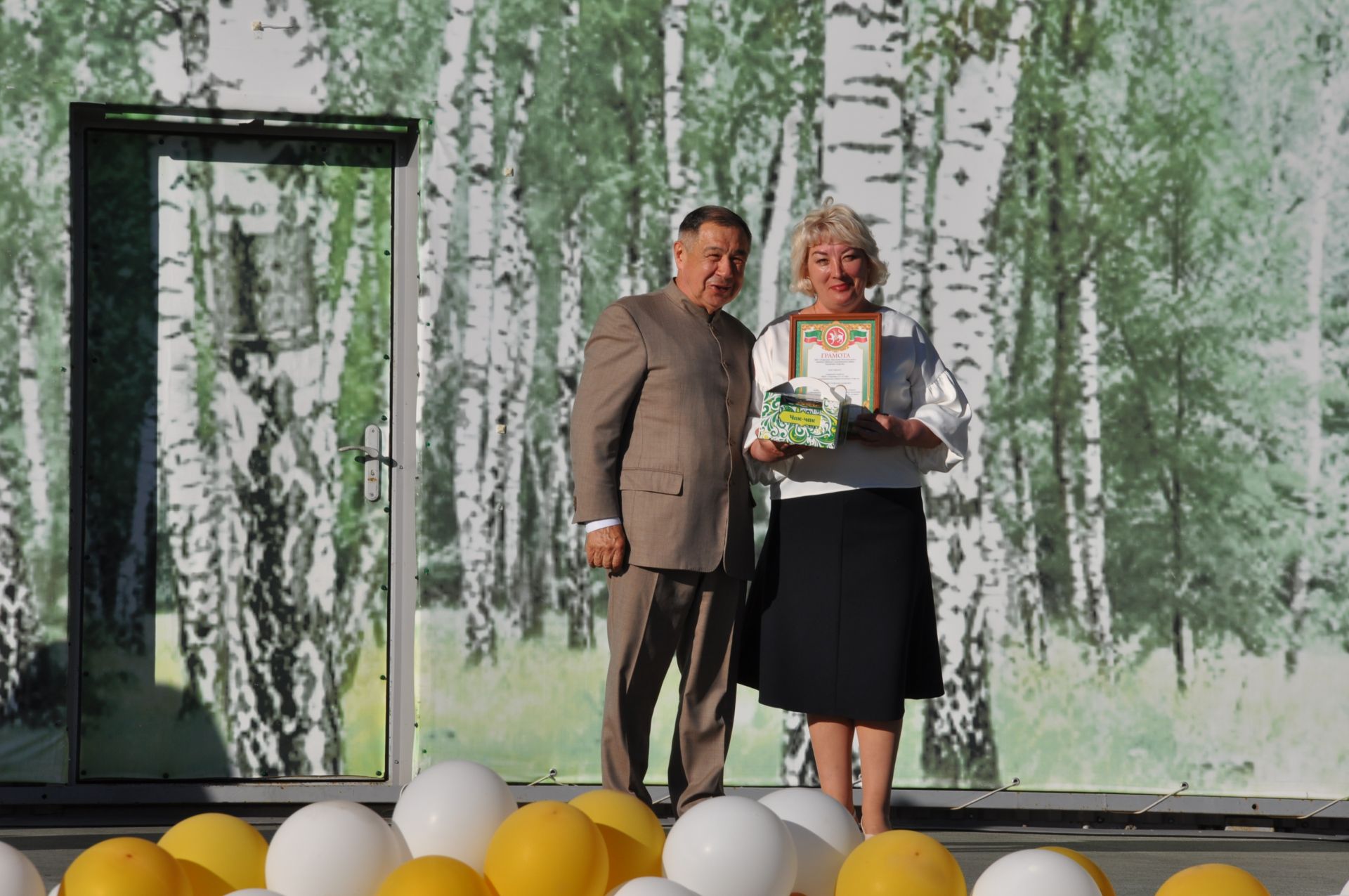 Фән олимпиадаларында җиңү яулаган укучыларны тәбрикләү