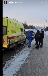 Автор-башкаручы Айдар Тимербаев Казан урамында  машина юлында яткан кешегә ярдәм иткән