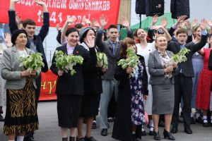 Бүген Сабада Җиңү бәйрәме узды (фоторепортаж)