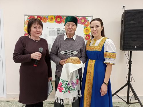 Бүген - Ленинградны фашист камалышыннан тулысынча азат итү көне