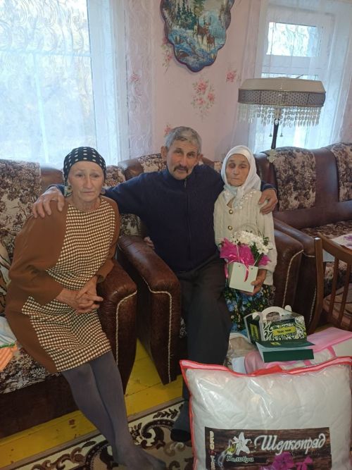 Бүләк апага бүләк ясадылар