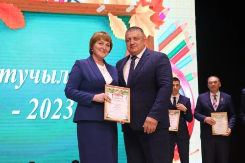 Саба мәдәният йортында Укытучылар көненә багышланган тантаналы чарадан фоторепортаж