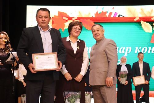Саба мәдәният йортында Укытучылар көненә багышланган тантаналы чарадан фоторепортаж