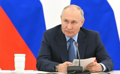 Владимир Путин Рөстәм Миңнехановны Халыклар бердәмлеге көне белән котлады