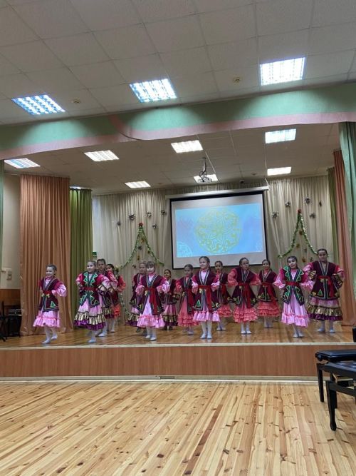 Балалар сәнгать мәктәбендә узып баручы елга хисап ясадылар