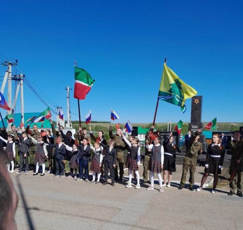 Җиңү көнендә Татар Икшермәсе  авылында узган  митинг-концертта сәхнә йолдызлары да катнашты