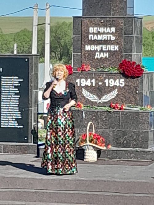 Җиңү көнендә Татар Икшермәсе  авылында узган  митинг-концертта сәхнә йолдызлары да катнашты