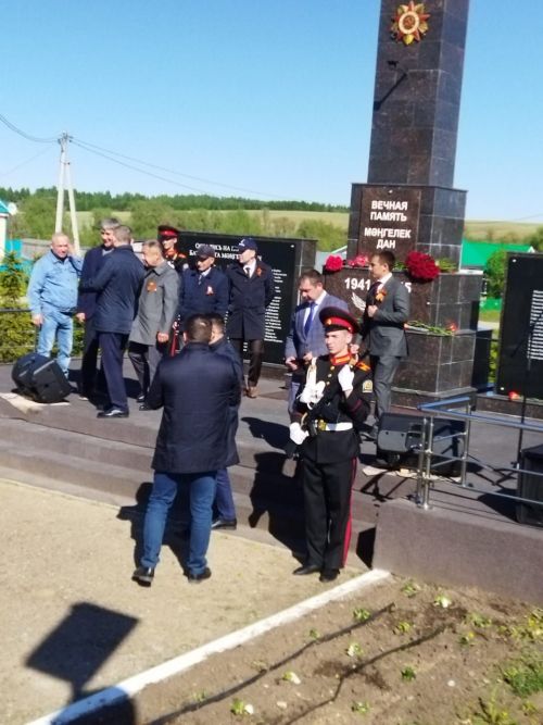 Җиңү көнендә Татар Икшермәсе  авылында узган  митинг-концертта сәхнә йолдызлары да катнашты