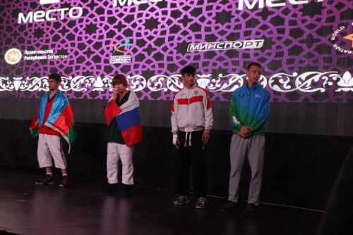 Миңгәрдә билбау  көрәше буенча дөнья чемпионатында  автомобиль Радик  Сәлаховка  бирелде
