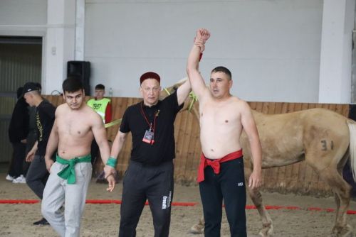 Сабада атларга утырып көрәшү буенча  дөнья  чемпионаты үтте