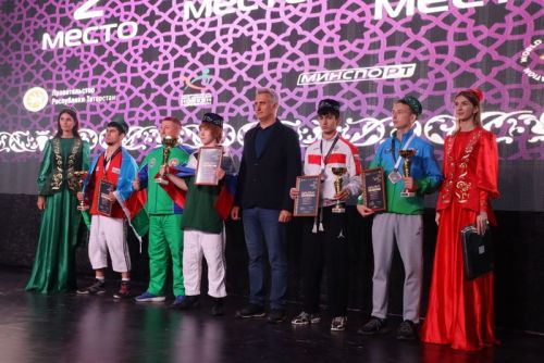 Миңгәрдә билбау  көрәше буенча дөнья чемпионатында  автомобиль Радик  Сәлаховка  бирелде