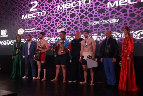 Миңгәрдә билбау  көрәше буенча дөнья чемпионатында  автомобиль Радик  Сәлаховка  бирелде