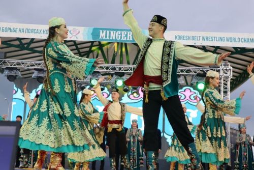 Миңгәрдә билбау  көрәше буенча дөнья чемпионатында  автомобиль Радик  Сәлаховка  бирелде