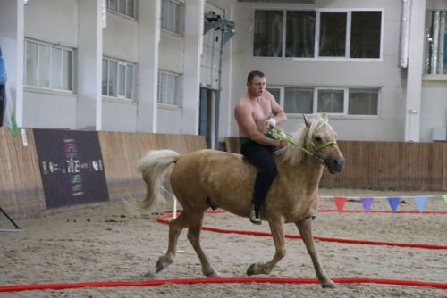 Сабада атларга утырып көрәшү буенча  дөнья  чемпионаты үтте