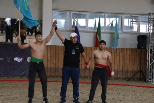 Сабада атларга утырып көрәшү буенча  дөнья  чемпионаты үтте