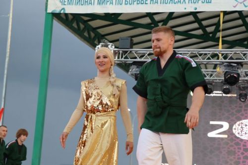 Миңгәрдә билбау  көрәше буенча дөнья чемпионатында  автомобиль Радик  Сәлаховка  бирелде