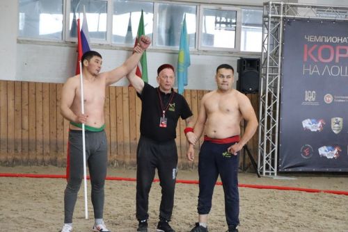 Сабада атларга утырып көрәшү буенча  дөнья  чемпионаты үтте
