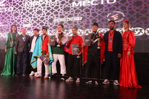 Миңгәрдә билбау  көрәше буенча дөнья чемпионатында  автомобиль Радик  Сәлаховка  бирелде