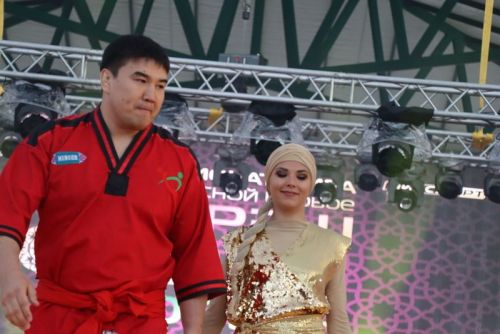 Миңгәрдә билбау  көрәше буенча дөнья чемпионатында  автомобиль Радик  Сәлаховка  бирелде