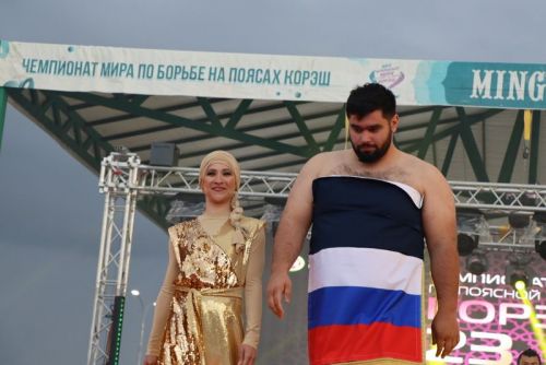 Миңгәрдә билбау  көрәше буенча дөнья чемпионатында  автомобиль Радик  Сәлаховка  бирелде